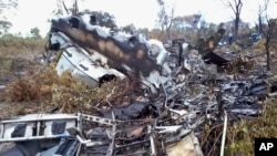 Xác chiếc máy bay bị rơi của trong công viên quốc gia Bwabwata, ngày 30/11/2013.
