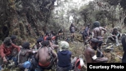 Pasukan Tentara Pembebasan Nasional Papua Barat (TPNPB) saat berada di salah satu pegunungan di Papua. (Courtesy: TPNPB-OPM)