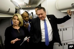 FILE - State Deptartment spokesperson Heather Nauert, left, and Secretary of State Mike Pompeo speak with reporters in his plane while flying from Panama to Mexico, Oct. 18, 2018.