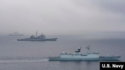 中國海軍導彈護衛艦大慶號（舷號576）2016年12月訪問美軍太平洋艦隊。（美國海軍照片）