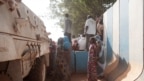 Les habitants du quartier majoritairement musulman du PK5 manifestent devant le siège de la Minusca, la mission de maintien de la paix des Nations Unies en République centrafricaine, à Bangui, le 11 avril 2018.