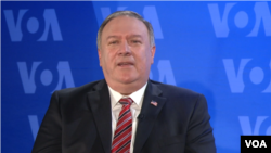 AQSh Davlat kotibi Mayk Pompeo "Amerika Ovozi" idorasida, Vashington, 2021-yil, 11-yanvar