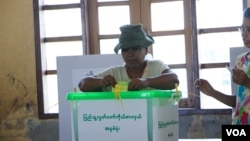 Suasana Pemilu Parlemen di salah satu TPS di Myanmar (Foto: dok).