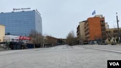 Prazne ulice Prištine početkom ove nedelje (Foto: VOA)