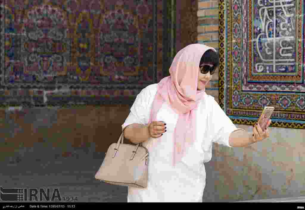 گردشگران خارجی در شیراز. عکس: رضا قادری