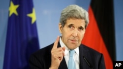 존 케리 미 국무장관이 22일 독일 베를린에서 기자회견을 하고 있다.