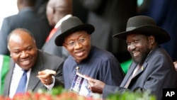  Goodluck Jonathan, President of Nigeria (center), in Nairobi, Kenya, Dec. 12, 2013. 