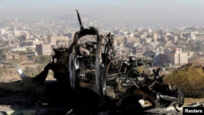 Xác của một chiếc xe tại một địa điểm bị không kích ở Sanaa, Yemen, ngày 26 tháng 12, 2017. 
