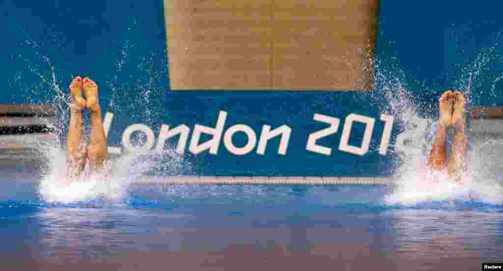 China&#39;s Cao Yuan and Zhang Yanquan perform a dive in the men&#39;s synchronised 10m platform final at the Aquatics Centre.