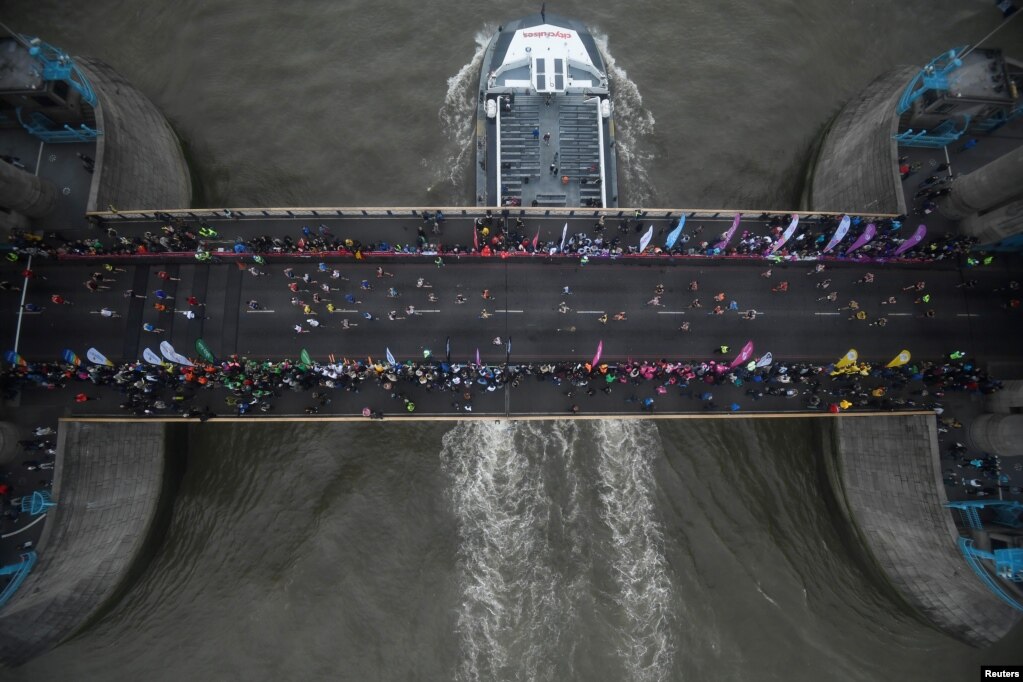     &#39;Ÿ 긴(Tower Bridge)&#39; Ʒ 谡  ִ.