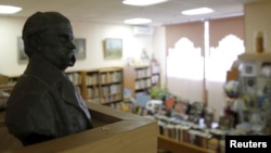 A bust of Ukrainian poet Taras Shevchenko is displayed at the Library of Ukrainian Literature in Moscow, Oct. 29, 2015. Russian officials detained Natalya Sharina, the library director, and are investigating whether she was guilty of inciting ethnic hatre