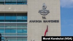 Anayasa Mahkemesi, "dezenformasyon yasasının" anayasaya uygun olup olmadığına 8 Kasım Çarşamba günü karar verecek.