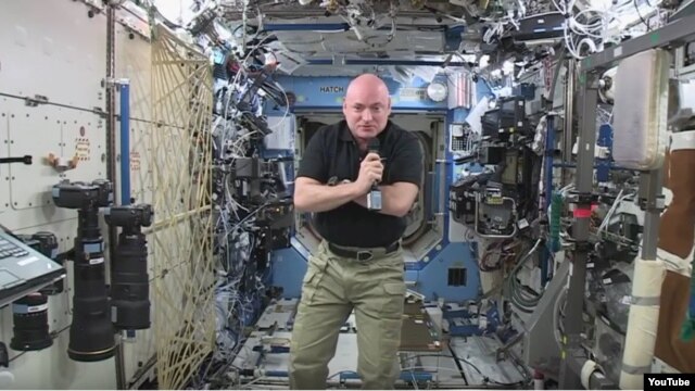 Scott Kelly, astronauta de la NASA, ha pasado más de la mitad de su misión de un año en la Estación Espacial Internacional.