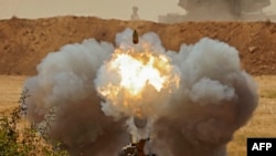 以色列士兵在南部边界城市斯德洛特用155毫米自行榴弹炮向加沙地带开火。(2021年5月20日)
