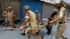 بھارتی کشمیر: کرفیو کے دوران مظاہرے، درجنوں زخمی