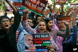 Activists of various Indian Muslim groups shout slogans against Indian prime minister Narendra Modi during a protest against the killing of a Muslim farmer, in New Delhi, India, Oct. 6, 2015.