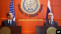 U.S. Assistant Secretary of State for East Asian and Pacific Affairs Daniel Russel, right, and Thai Ministry of Foreign Affairs Permanent Secretary Apichart Chinwanno speak during a joint news conference in Bangkok, Thailand, Dec. 16, 2015.