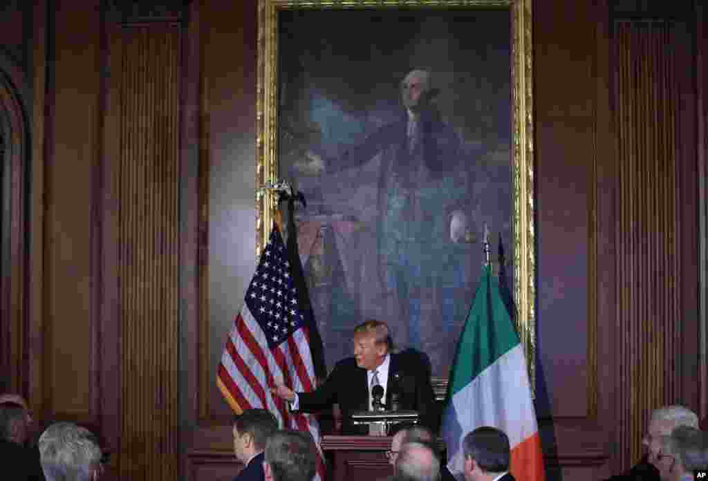 رئیس جمهوری آمریکا در نشستی روز پنجشنبه در کنگره برگزار شد، شرکت کرد. این نشست به مناسبت دوستی ایرلند و آمریکا و همزمان با حضور نخست وزیر این کشور برگزار شد.&nbsp;