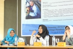 Andi Misbahul Pratiwi, M.Si. (tengah) peneliti isu gender dan teknologi, managing editor Jurnal Perempuan. (Foto: Generation Girl)