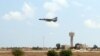 Un avion militaire décolle depuis la ville portuaire de Misrata, en Libye, le 5 avril 2016.