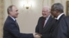 Володимир Путін з Джиммі Картером і Кофі Аннаном у Москві