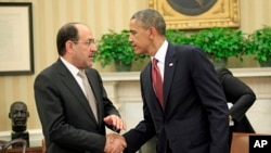 1일 바락 오바마 대통령이 백악관에서 누리-알 말리키 총리와 악수하고 있다.