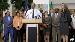 Charlotte Police Chief Kerr Putney speaks as city officials including Charlotte mayor Jennifer Roberts, right, listen during a news conference following Tuesday's fatal police shooting of Keith Lamont Scott, an African American, in Charlotte, North Carolina, Sept. 22, 2016.