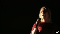 Adele'in gecedeki performansına teknik bir arıza gölge düşürdü