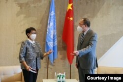 Menlu RI Retno Marsudi membahas situasi Palestina-Israel dengan Presiden DK PBB Zhang Jun di markas PBB, New York (19/5) (Courtesy: Twitter Menlu RI).