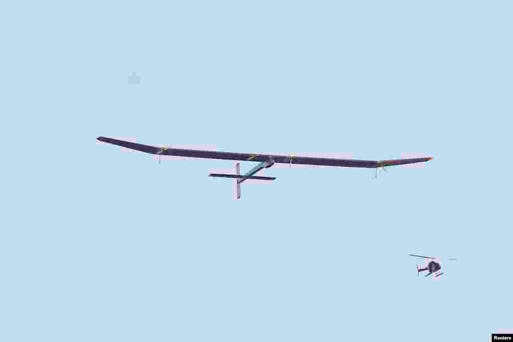 &quot;Solar Impulse&quot; g&uuml;nəş enerjisi ilə &ccedil;alışan təyyarə Amerika Missiyasının ilk mərhələsi &uuml;&ccedil;&uuml;n Kaliforniyadan havaya qalxır. Mayın 3-&uuml;, 2013-c&uuml; il.