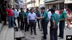 Bangladeshi police officers are seen investigating at the location where three motorcycle-riding assailants attacked secular student activist Nazimuddin Samad, in Dhaka, Bangladesh, April 7, 2016.