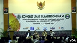 Ketua MUI selaku penanggung Jawab Kongres Umat Islam Indonesia ke-6 di Yogyakarta, sedang berbicara di hadapan 700-an peserta kongres (Foto: VOA/Munarsih)
