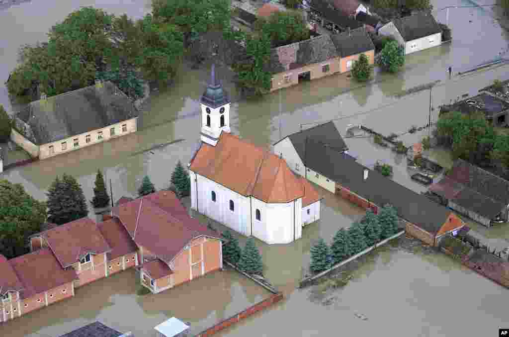 Flood waters cover the village of Gunja, eastern Croatia, May 18, 2014.