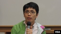 香港嶺南大學文化研究系助理講師葉蔭聰認為，目前佔領中環行動有向北京叫陣的意義 (美國之音湯惠芸)