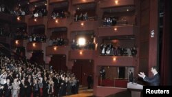 Apoteósica fue la llegada del presidente Bashar al-Assad en el teatro de Ópera de Damasco este 6 de enero.