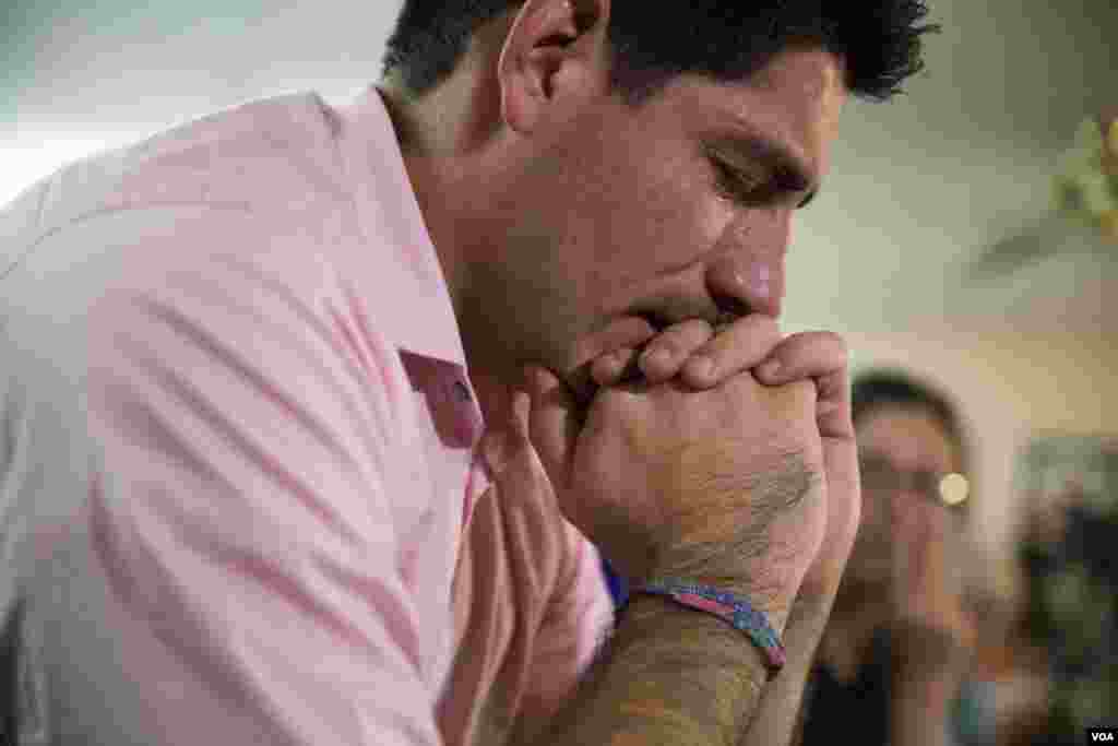 Jose Patino, a DREAMer, becomes emotional while watching U.S. President Barack Obama&#39;s national address in Phoenix, Arizona, Nov. 20, 2014.