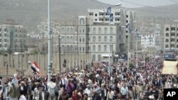 Anti-government protesters march in the central Yemeni city of Ibb to demand the ouster of President Ali Abdullah Saleh, March 30, 2011
