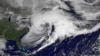 NOAA pide estar alerta por huracanes