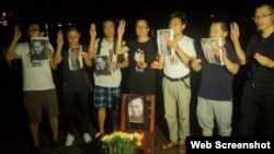 广东约10位公民在江门新会海边悼念刘晓波“头七”。 （网络图片 ）