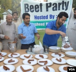 Abdul Rasheed, in gray Pathani suit, offering beef kabab at his "Beef Party" in his official residence in Srinagar on 7 October, 2015. (Pirzada Firdous Ahmad/VOA)