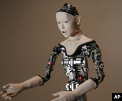 휴머노이드 로봇 '얼터(Alter)'가 2016년 8월 일본 도쿄 국립과학혁신박물관에 전시돼있다.