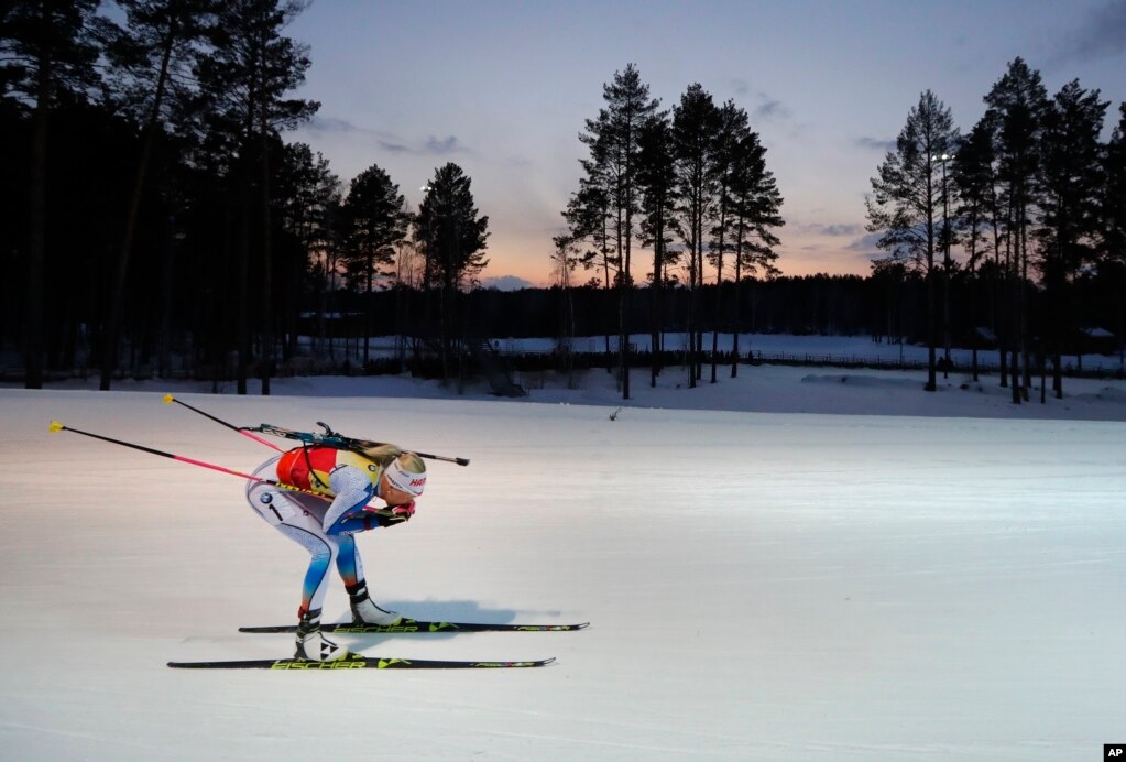 러시아 튜멘에서 열린 바이애슬론 여자 월드컵 12.5km 매스 스타트 경기에서 핀란드의 카이사 마카라이넨 선수가 역주하고 있다.&nbsp;