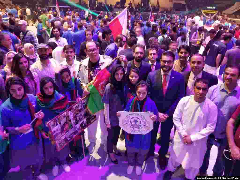 سفارت أفغانستان در ایالات متحده و أفغان های مقیم امریکا از حضور این گروه در رقابت جهانی روبات استقبال گرم کردند.