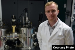University of Liverpool physics professor Jon Major has demonstrated a simple method of applying magnesium chloride in solar cell manufacturing. (University of Liverpool)