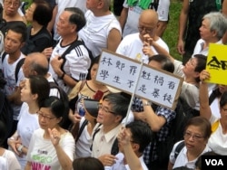 香港银发族2019年7月17日上街游行支持年轻人反送中抗争 （美国之音海彦拍摄）