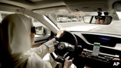 Seorang pengemudi perempuan di Saudi Arabia sebagai ilustrasi. (Foto: AP)