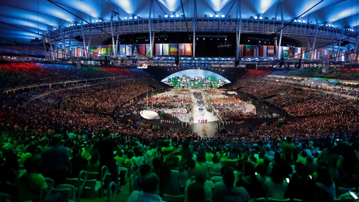 Com as cores do Brasil e movimento, tocha olímpica de 2016 é