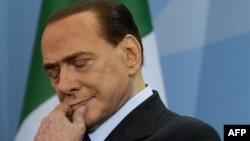 Thủ tướng Berlusconi nói các thẩm phán Milan đang theo đuổi một cuộc trả thù chính trị nhắm vào ông