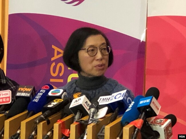 香港食物及卫生局局长陈肇始在记者会上讲话。（2020年1月22日）