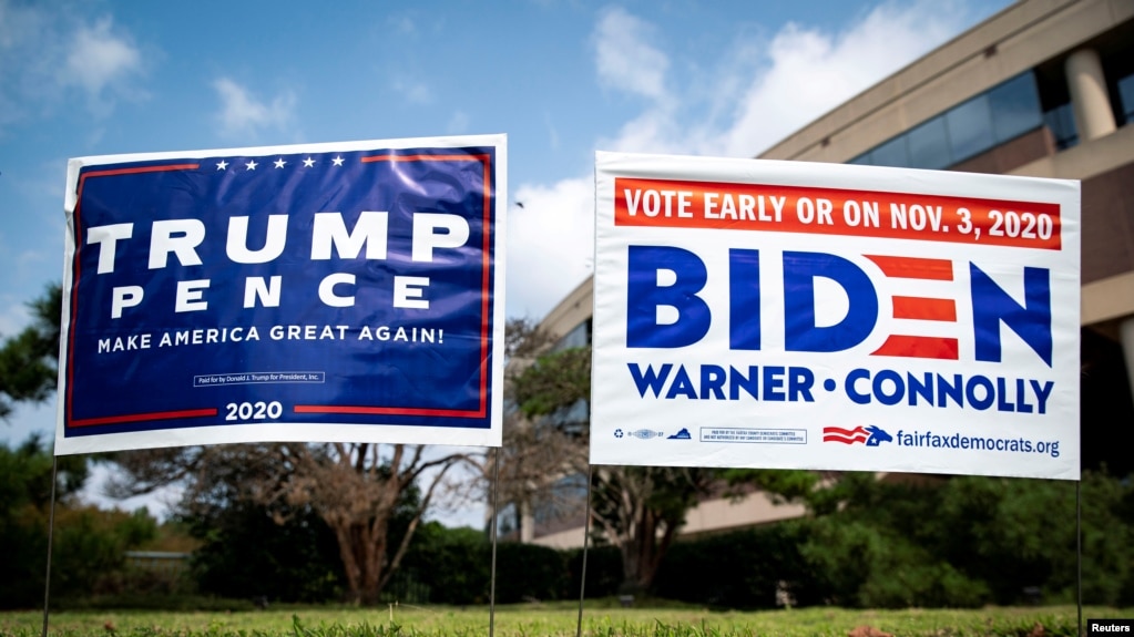 资料照：维吉尼亚州一个提前投票站前插着的两位美国总统候选人的宣传牌。(photo:VOA)